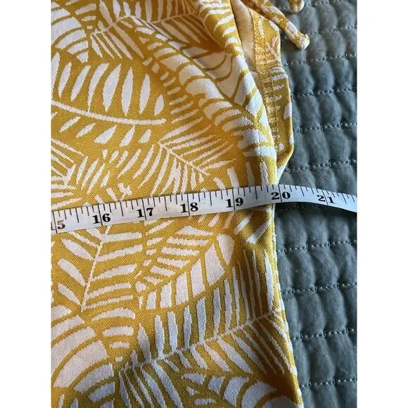 Liz Claiborne Size Medium Yellow White Leaf Pattern Short Sleeve Blouse - Picture 8 of 9